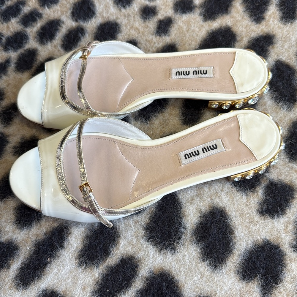 Miu Miu White Patent Leather Peep Toe Crystal Embellished Heel Flat Slides - Picture 5 of 6